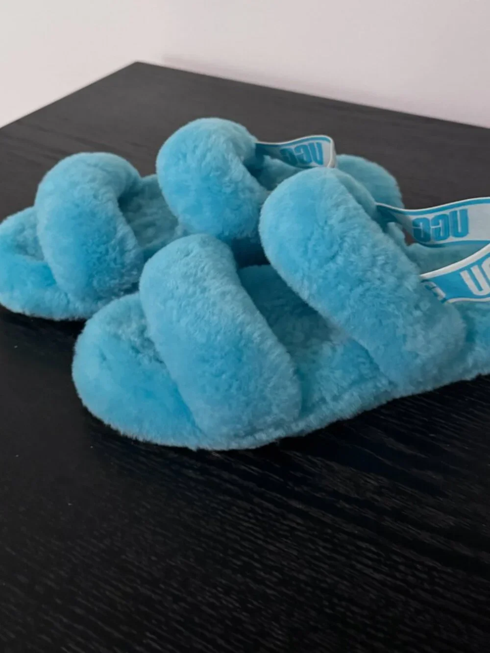 UGG Girls' Oh Yeah Slide Fluffy Slippers, Light Blue / Aqua, Size: 4, Never Worn